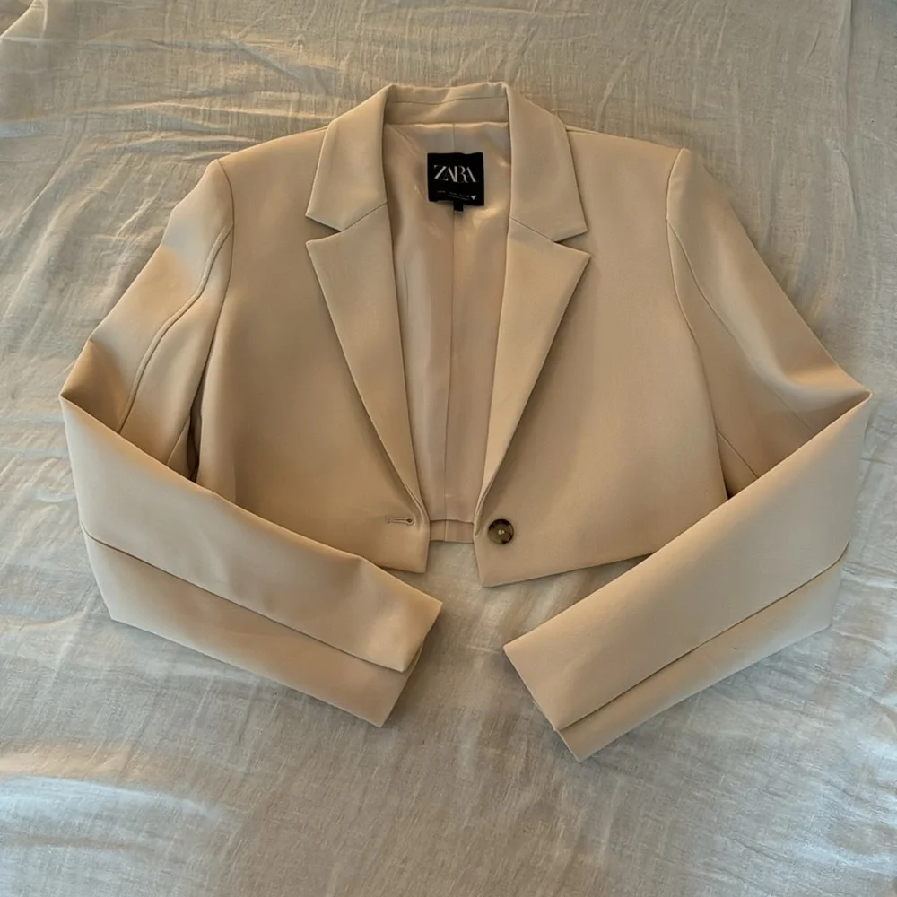Zara Cropped Cream Blazer